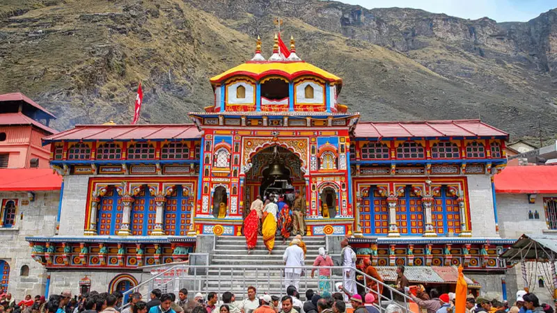 Main entrance of Badrinath Temple with pilgrims