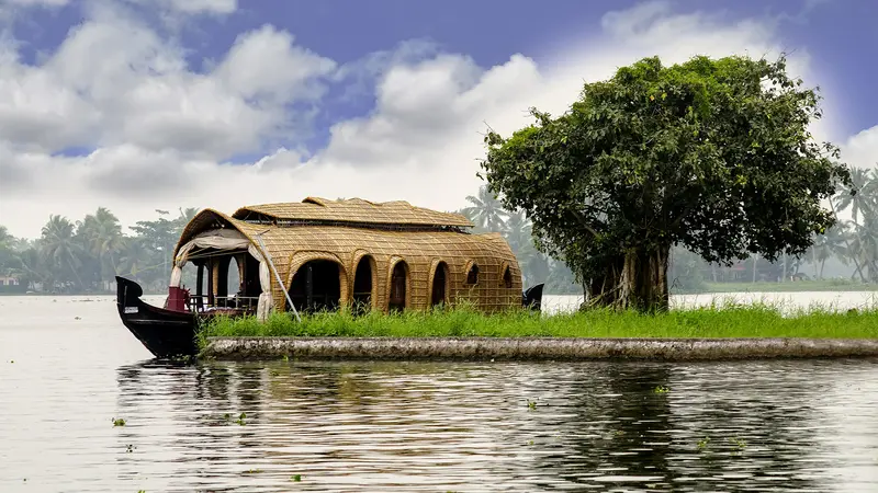 Kerala Backwater Houseboat Retreat