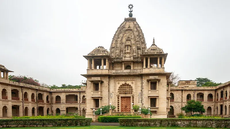 Front view of Laxmi Vilas Palace in Vadodara, Gujarat showcasing royal architecture – Explore Gujarat