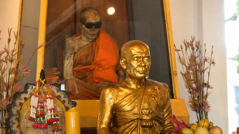 Luang Phor Khoon Golden Statue