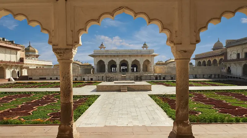 Orchha Raj Mahal Courtyard Architecture