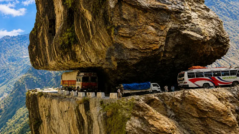 Paddar Dangerous Mountain Road