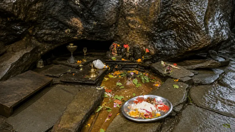 Patal Bhuvaneshwar Sacred Cave Shrine