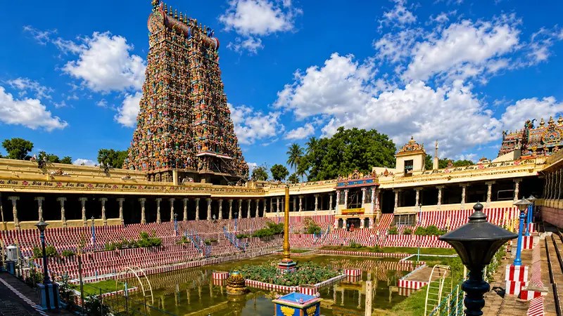 Somnath Jyotirlinga temple complex with sacred kund in Gujarat