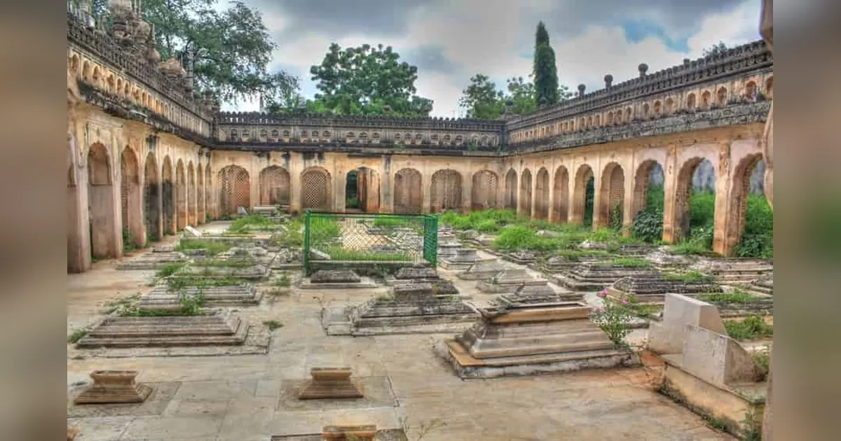 Paigah Tombs