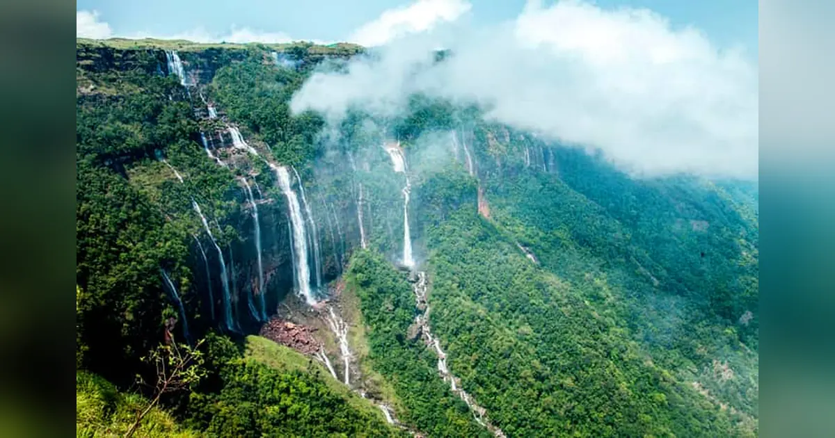 Nohsngithiang Falls