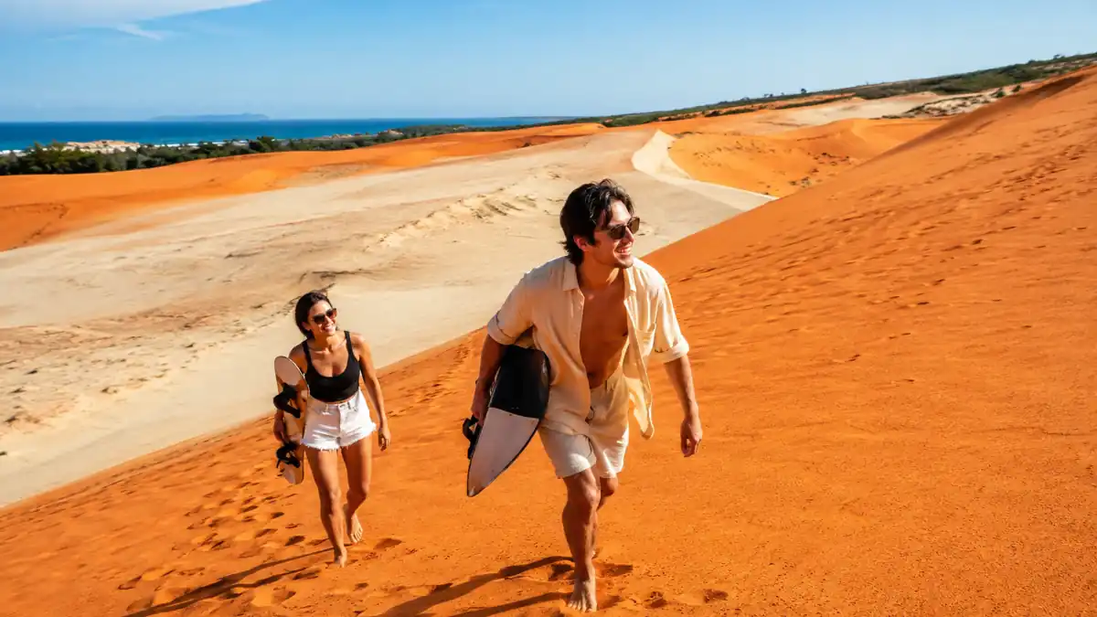 Climb Mui Ne sand dunes
