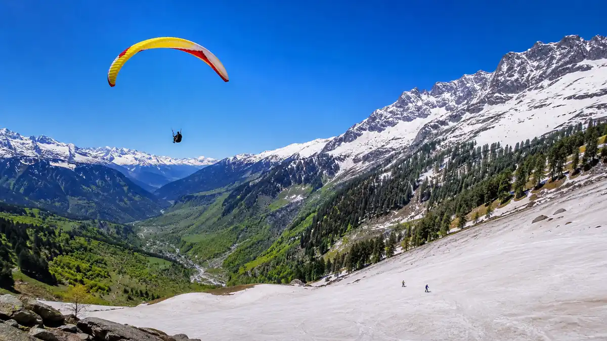 Solang Valley in Manali for Paragliding and Skiing