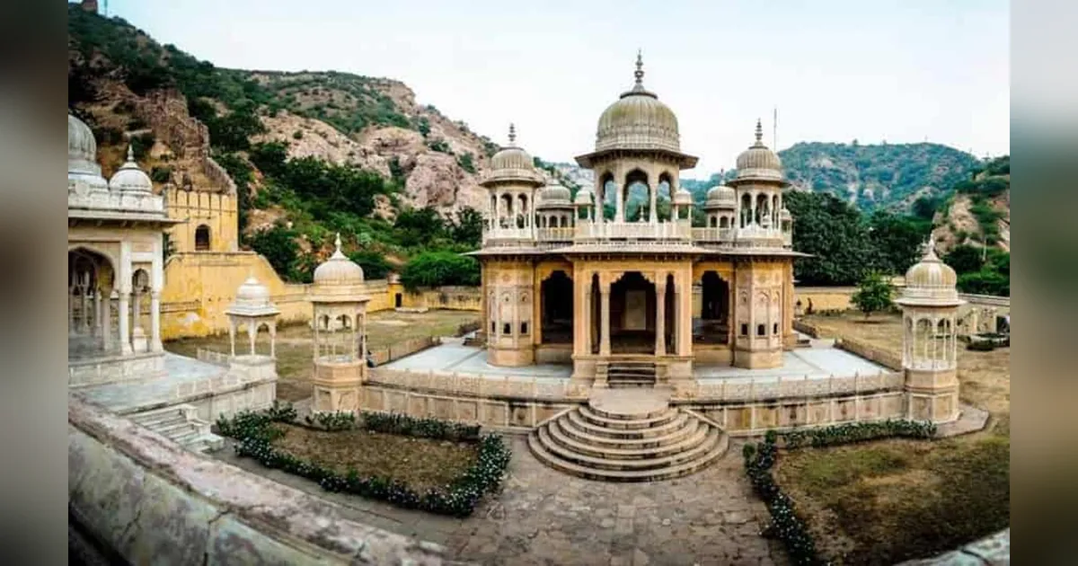 Royal Heritage in Gatore Ki Chhatriyan