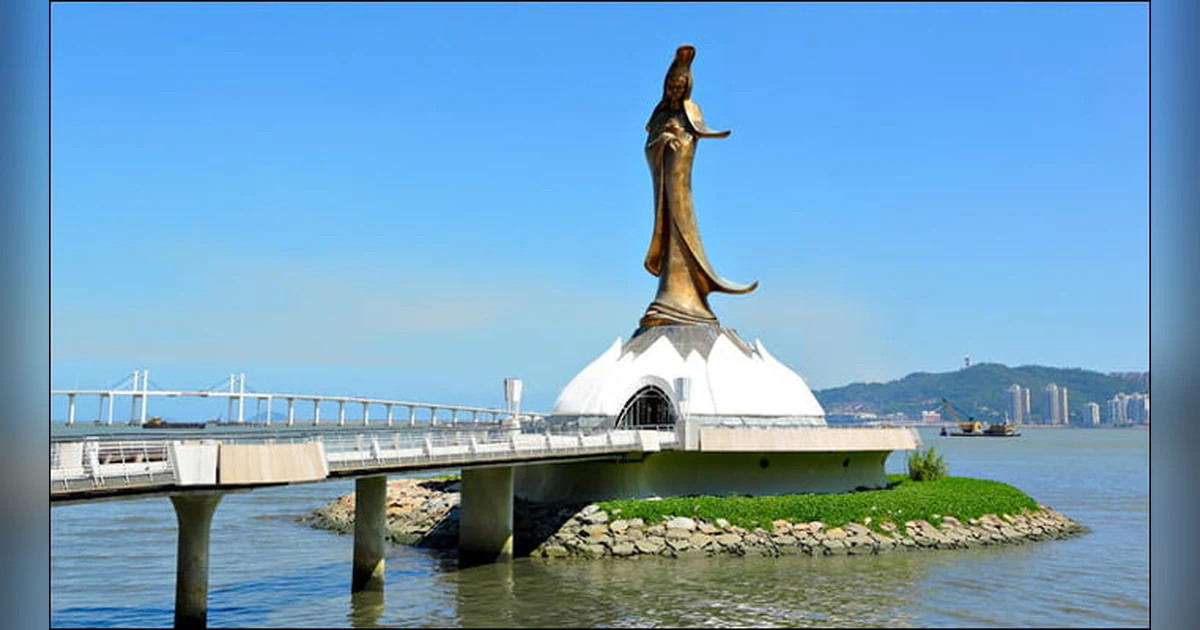 Kun Lam Statue