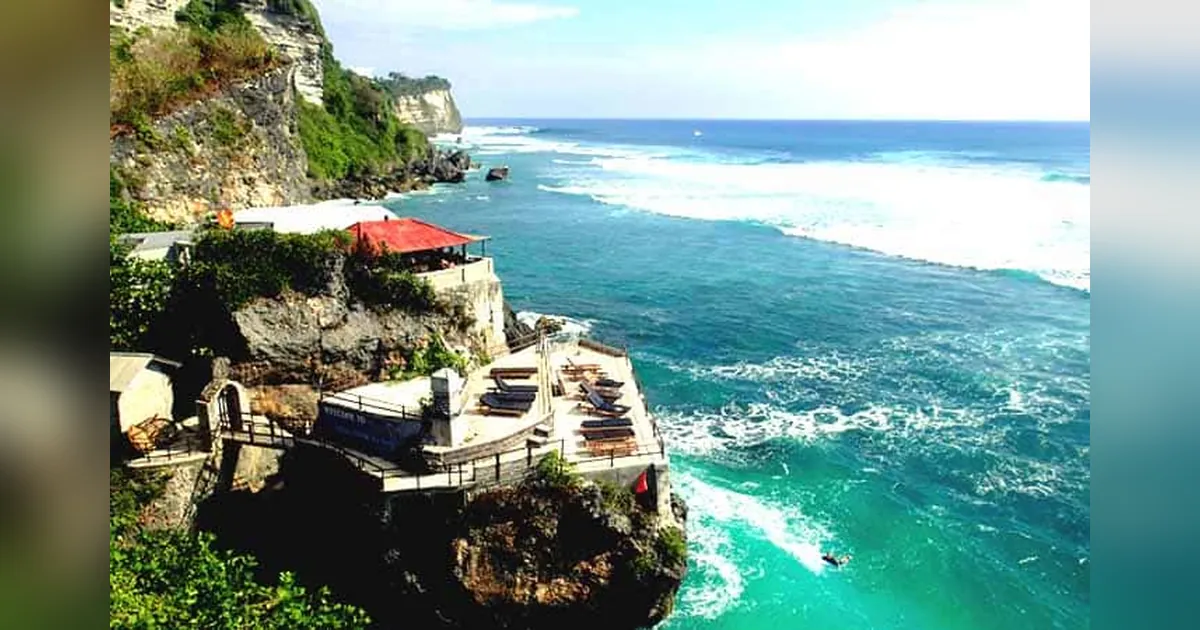 Uluwatu Beach