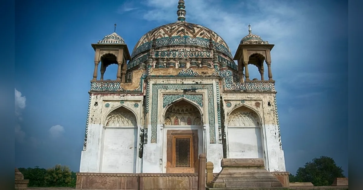 Tomb-of-Lal-Khan