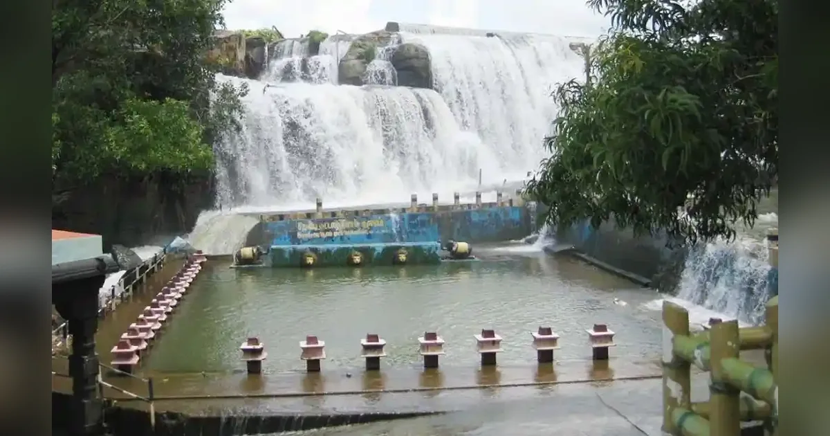 Thirparappu Waterfalls in Tamil nadu