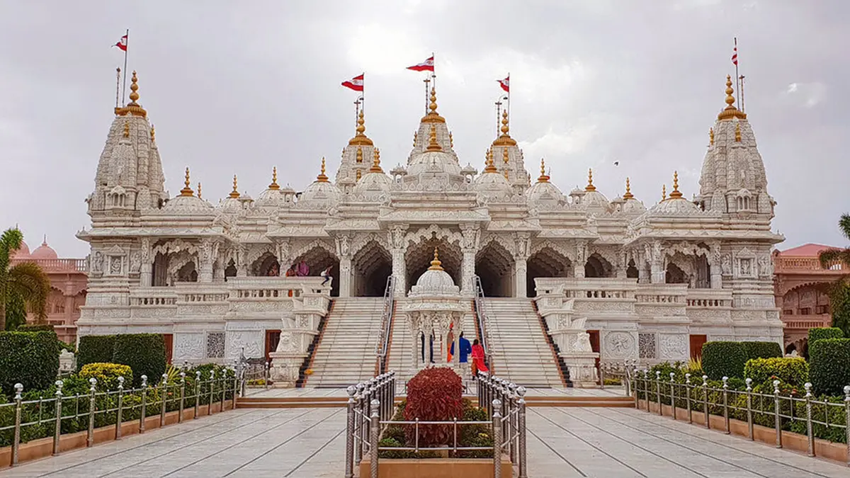 Grand front view of Akshardham Temple in Gandhinagar