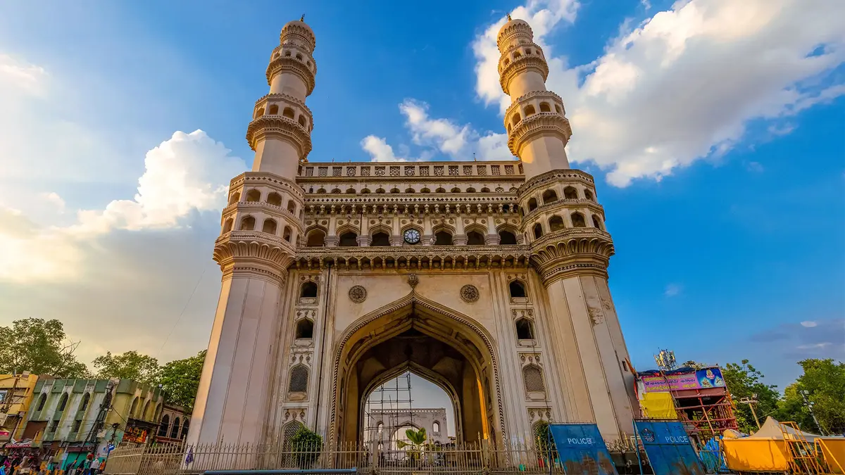 Historic minaret city icon reflecting the architectural heritage of Hyderabad