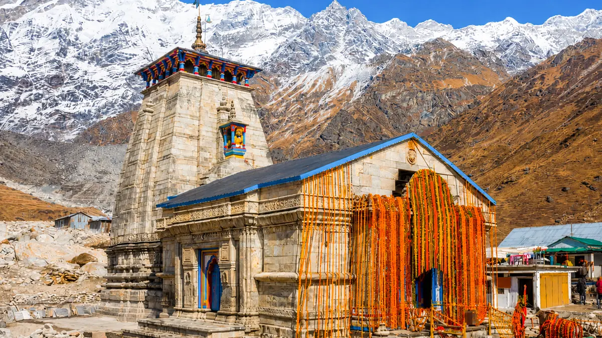 Side view of Kedarnath Temple in the Himalayan valley