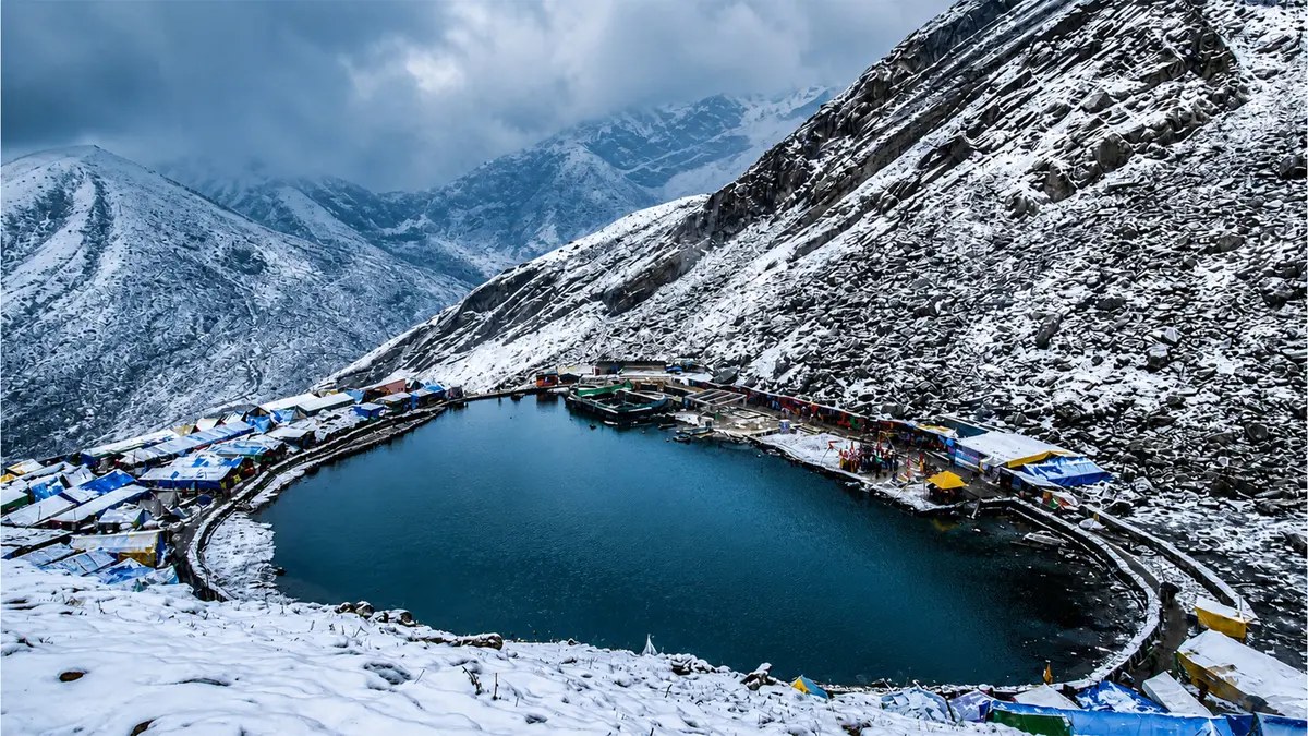 Snow-covered Manimahesh Dal surrounded by Himalayan peaks