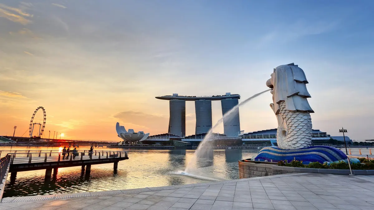 Merlion Park with Marina Bay Sands at sunrise in Singapore