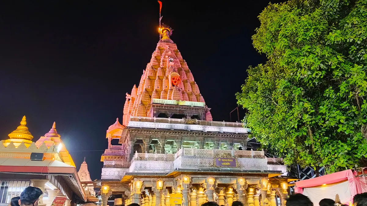 Omkareshwar Jyotirlinga temple illuminated at night with devotees in Madhya Pradesh