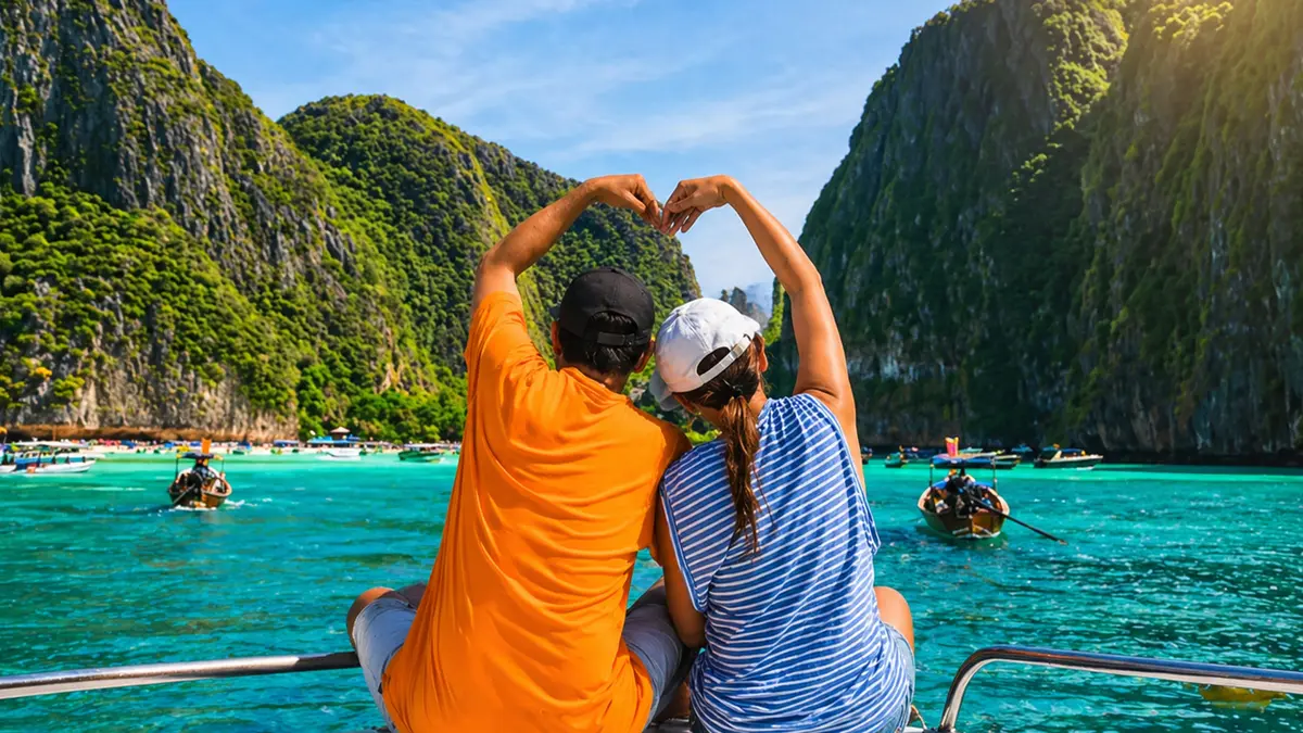 Couple enjoying Phi Phi Lagoon