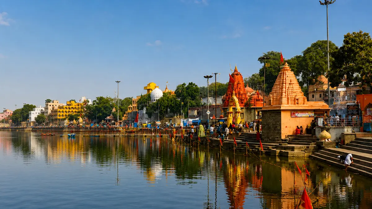 Riverside temples and ghats at Rudraprayag sangam in Uttarakhand