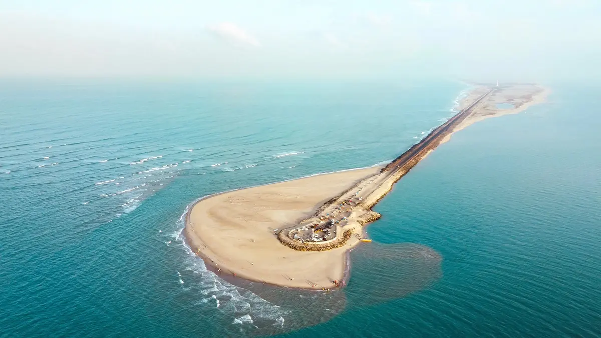 Scenic sandspit at the ocean confluence near the southern tip of Rameshwaram