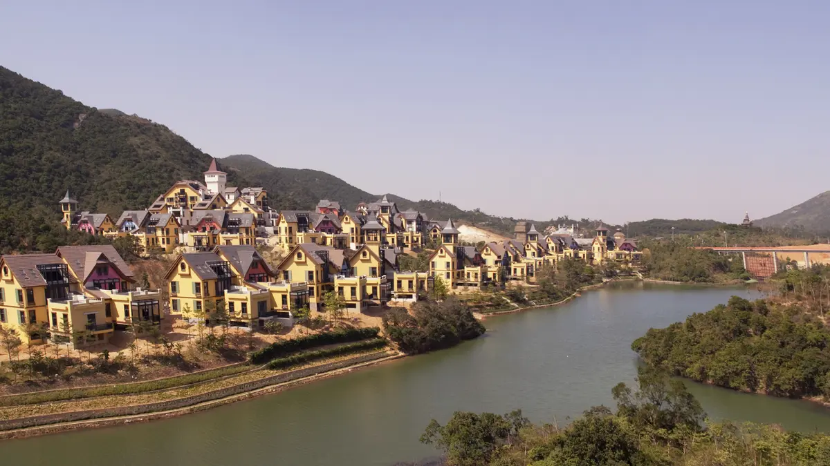European-style lakeside town in Shenzhen