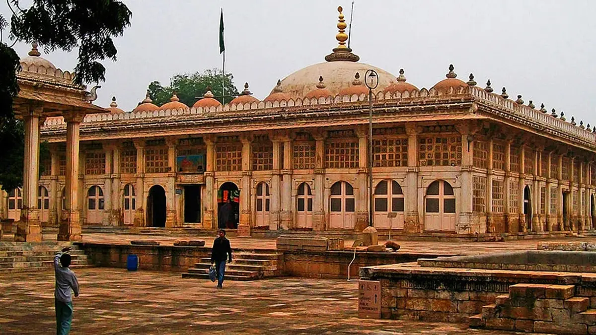 Historic Sidi Saiyyed Mosque showcasing Indo-Islamic architecture in Ahmedabad