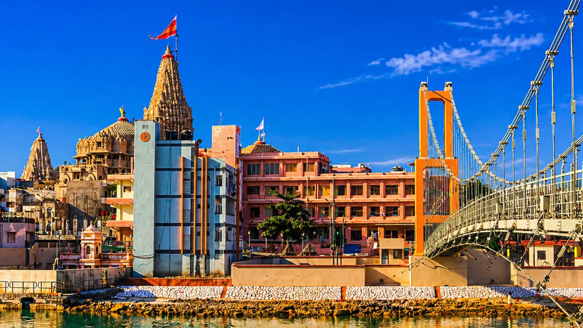 Sudama Setu suspension bridge with Dwarkadhish Temple in the background