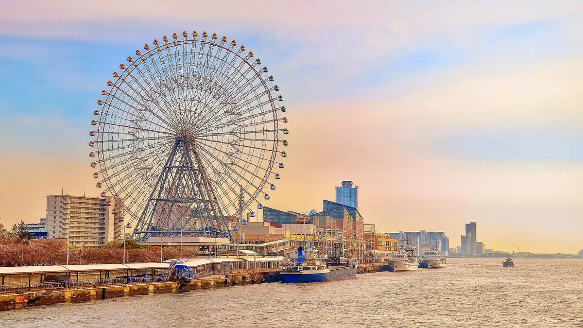Tempozan Giant Ferris Wheel on Osaka waterfront