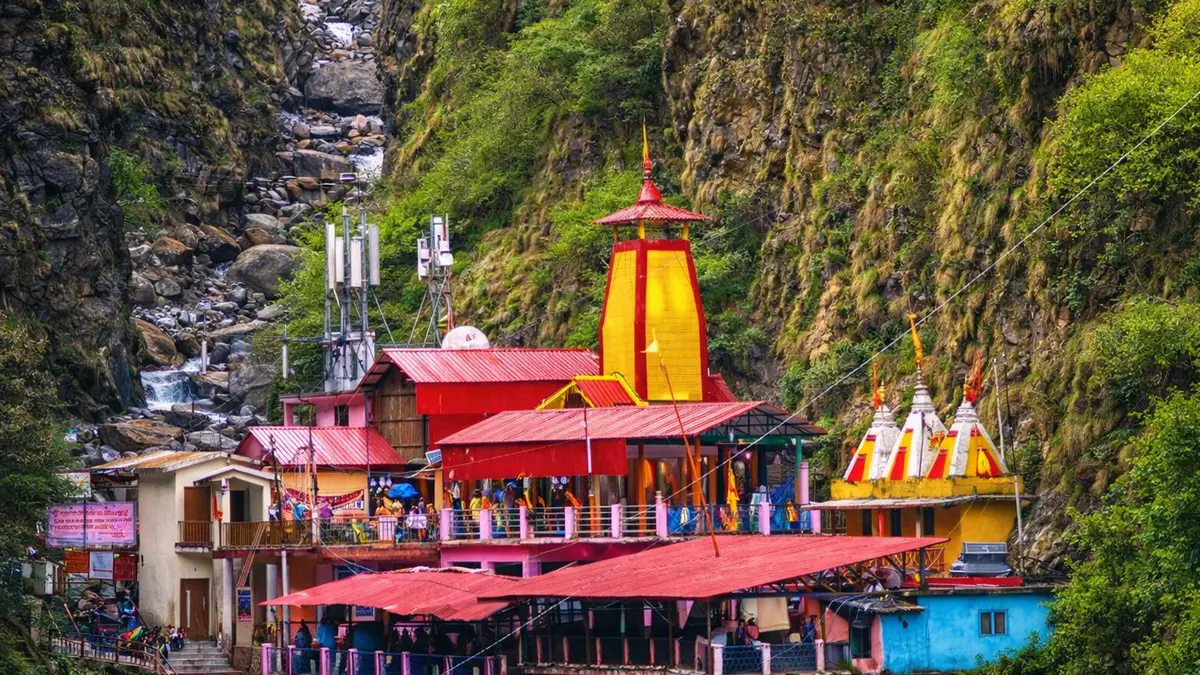 Yamunotri Dham shrine nestled in the Himalayan valley