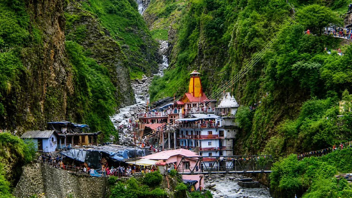 Scenic view of Yamunotri shrine surrounded by lush Himalayan valley