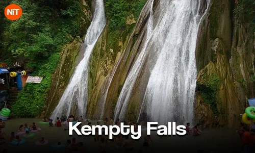 Kempty Falls waterfall near Mussoorie