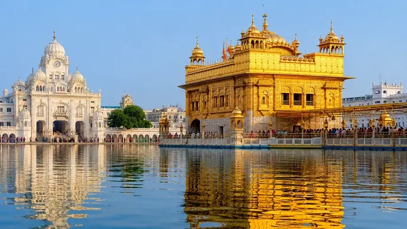 Get Religious in Amritsar’s Golden Temple