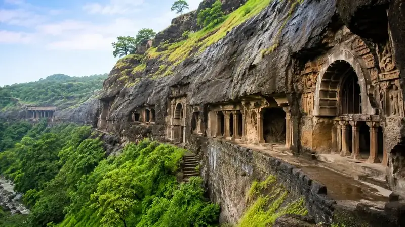 List of the 14 Most Beautiful Buddhist Caves in India