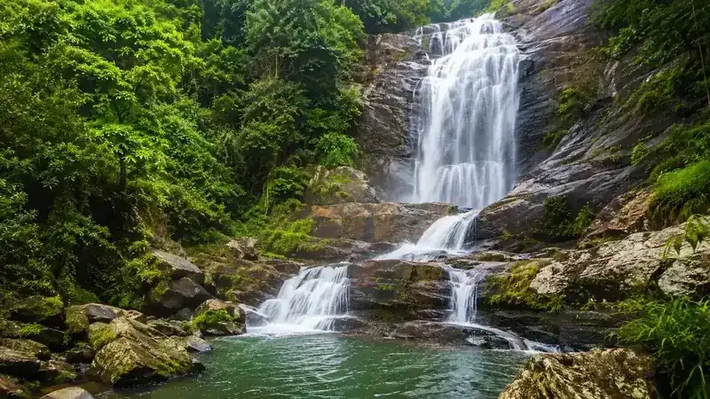 Waterfalls in Tamilnadu – Falling Paradises from Distant Hills