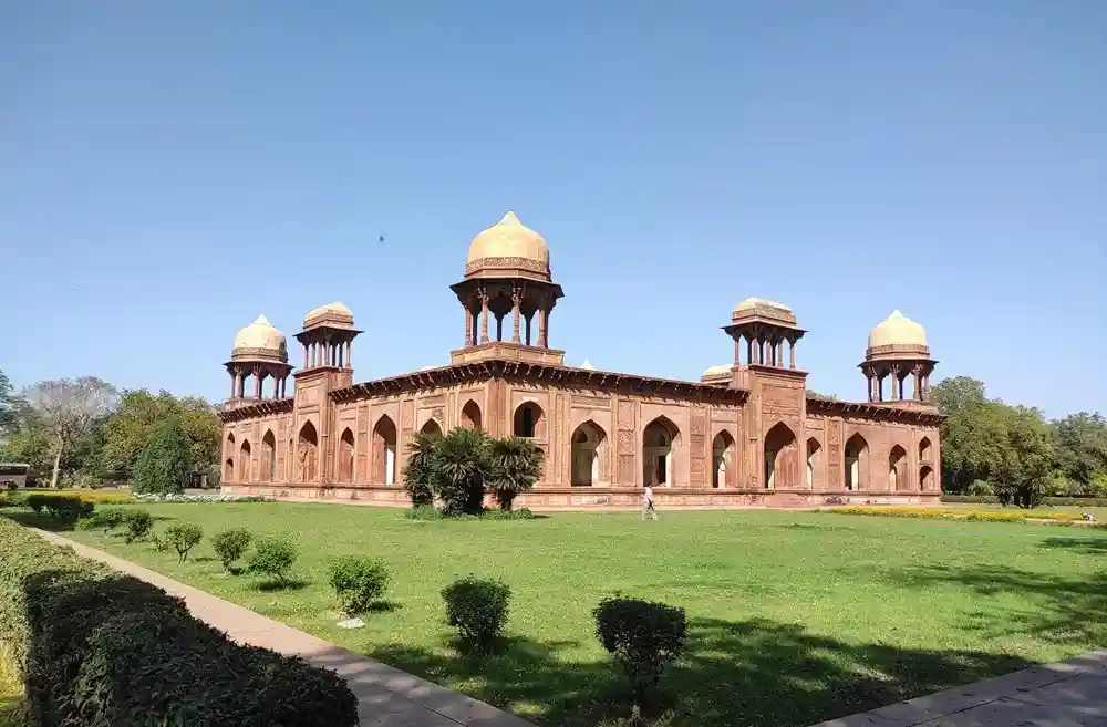 Tomb of Mariam-uz-Zamani