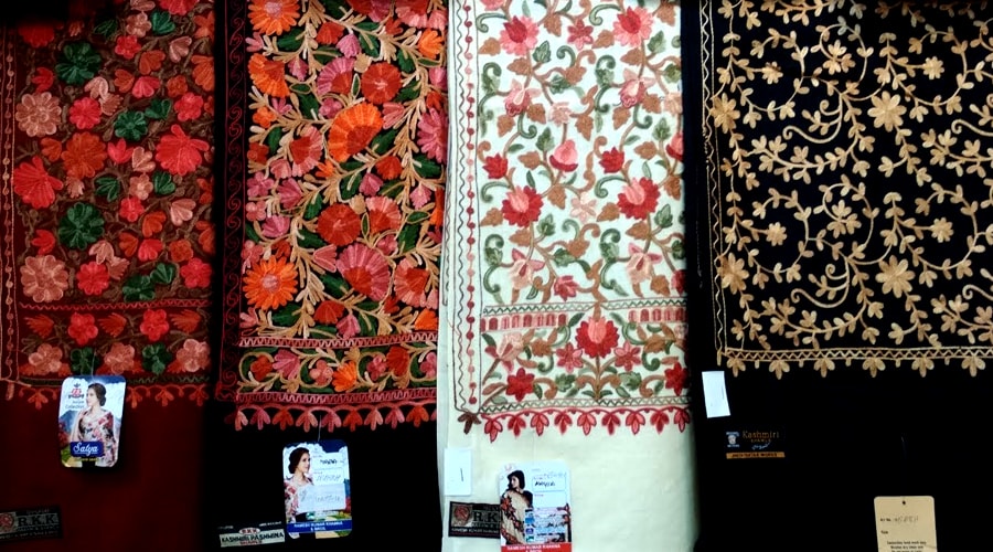 Pashmina Shawl - Shopping in Kashmir