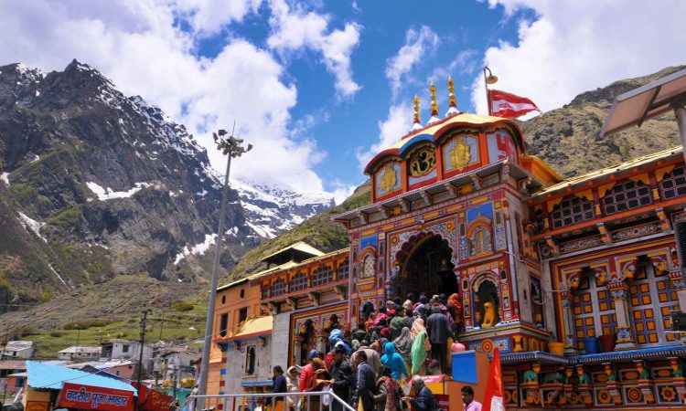 Badrinath Yatra by Helicopter